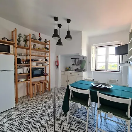 Maria Saudade - Bright & Spacious With Views In The Heart Of