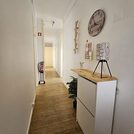 Maria Saudade - Bright & Spacious With Views In The Heart Of