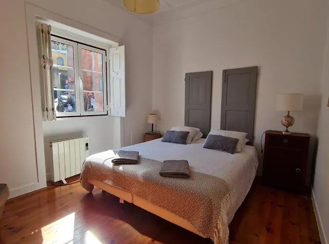 Maria Saudade - Bright & Spacious With Views In The Heart Of شقة *