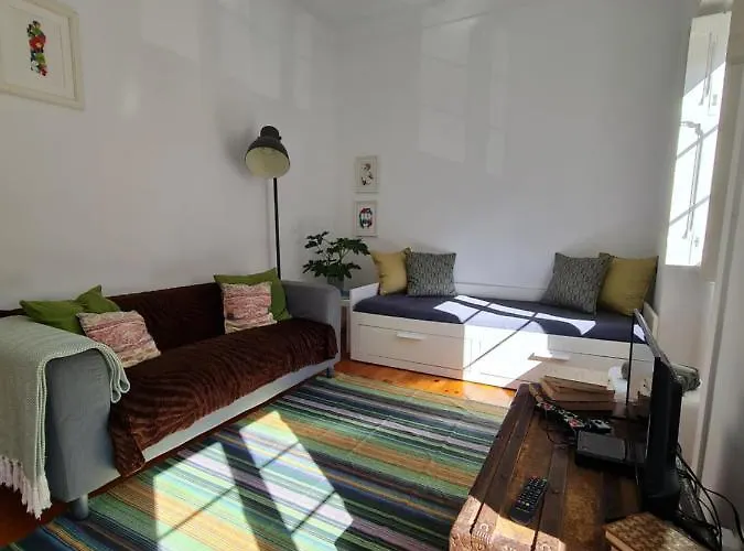 Maria Saudade - Bright & Spacious With Views In The Heart Of