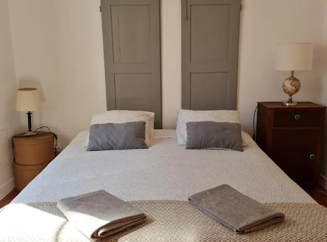 Maria Saudade - Bright & Spacious With Views In The Heart Of شقة