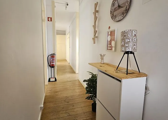 Maria Saudade - Bright & Spacious With Views In The Heart Of